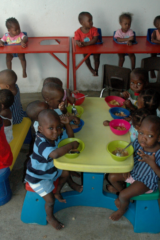 haiti children receiving aid