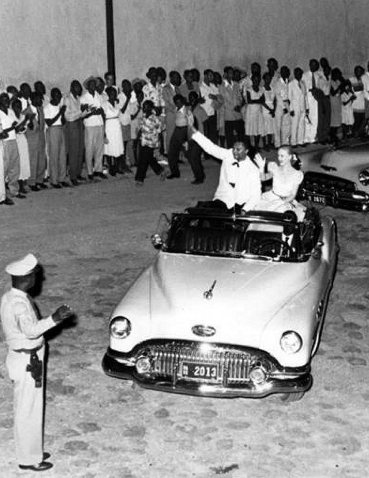 Black and white photo of movie stars in a car 
